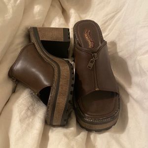 RARE VTG Y2K Sketchers Platform Zippered Sandals